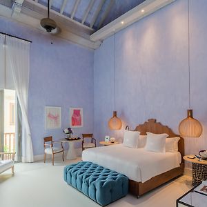 Colonial King Suite
